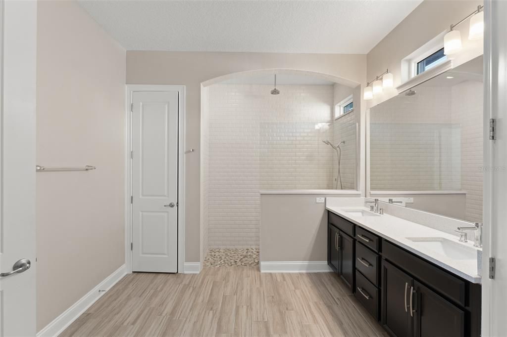 В аренду: $3,900 (3 спален, 2 ванн, 2293 Квадратных фут)