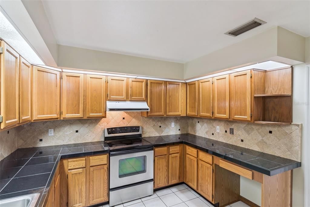 For Sale: $474,900 (3 beds, 2 baths, 2157 Square Feet)