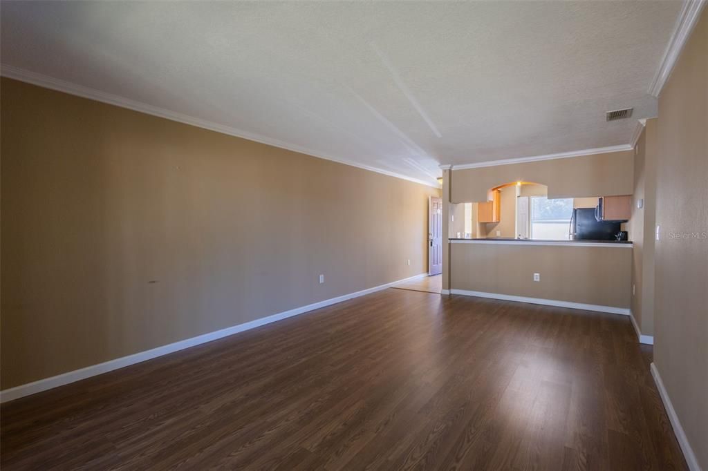 For Sale: $172,999 (2 beds, 2 baths, 901 Square Feet)