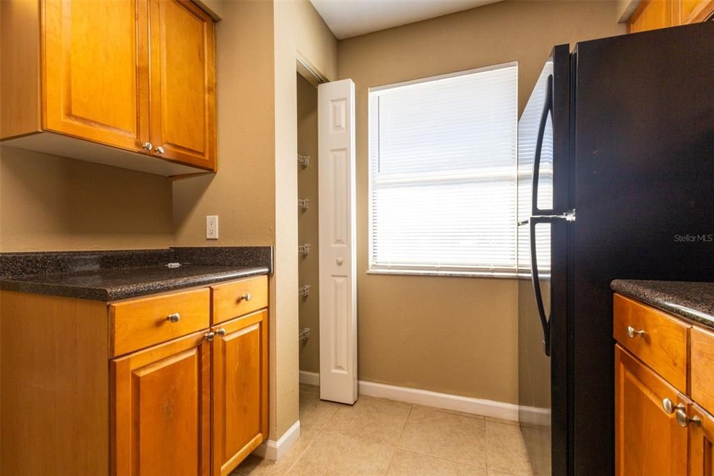 For Sale: $172,999 (2 beds, 2 baths, 901 Square Feet)