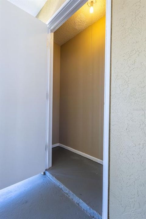 For Sale: $172,999 (2 beds, 2 baths, 901 Square Feet)