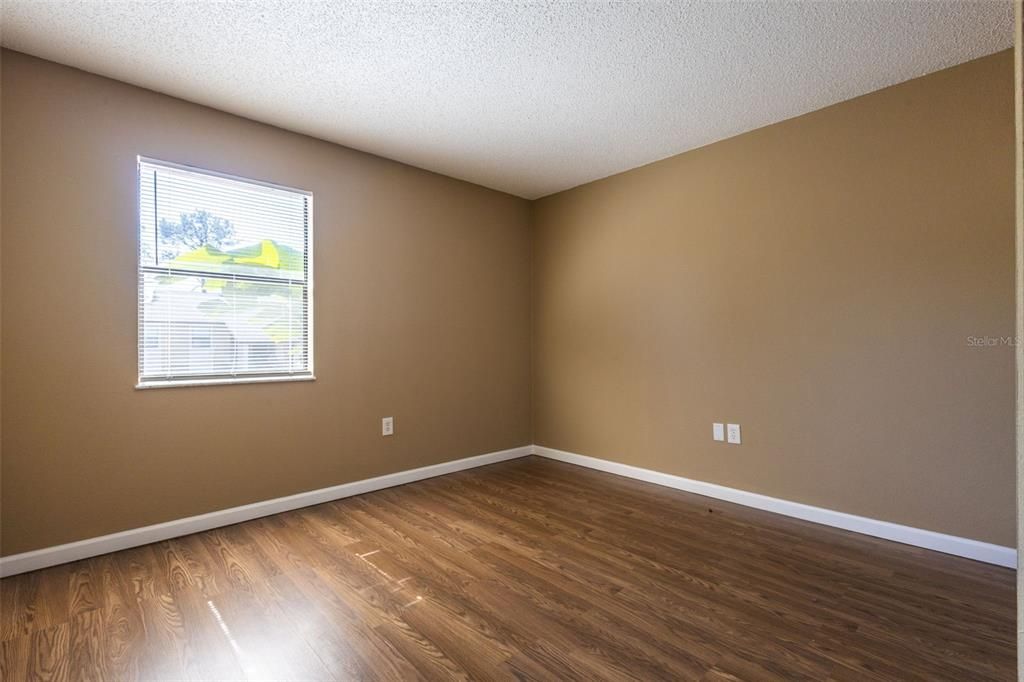 For Sale: $172,999 (2 beds, 2 baths, 901 Square Feet)