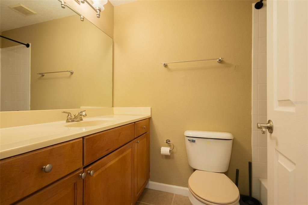 For Sale: $172,999 (2 beds, 2 baths, 901 Square Feet)