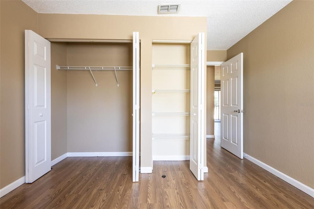 For Sale: $172,999 (2 beds, 2 baths, 901 Square Feet)