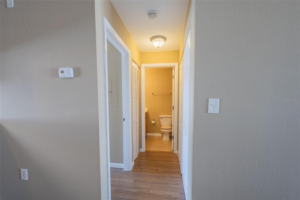 For Sale: $172,999 (2 beds, 2 baths, 901 Square Feet)