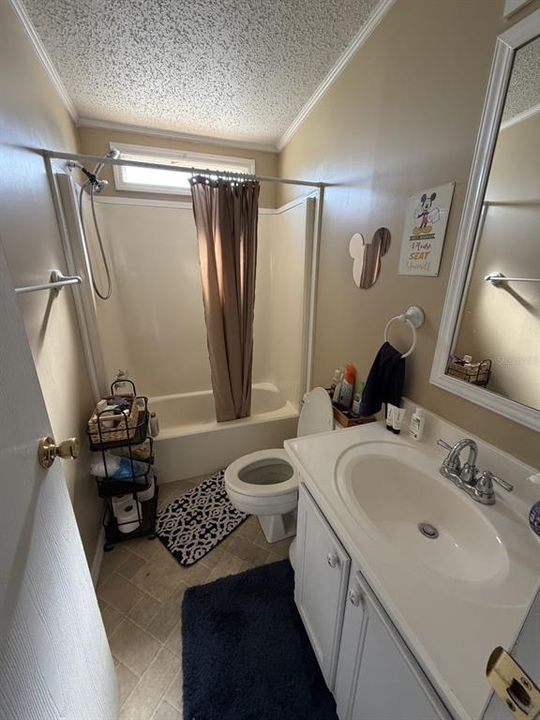 合同活跃: $165,000 (2 贝兹, 2 浴室, 1214 平方英尺)