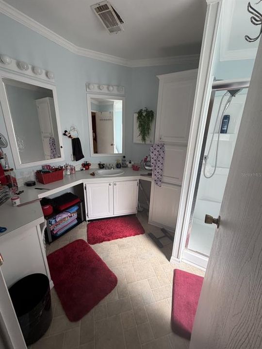 合同活跃: $165,000 (2 贝兹, 2 浴室, 1214 平方英尺)