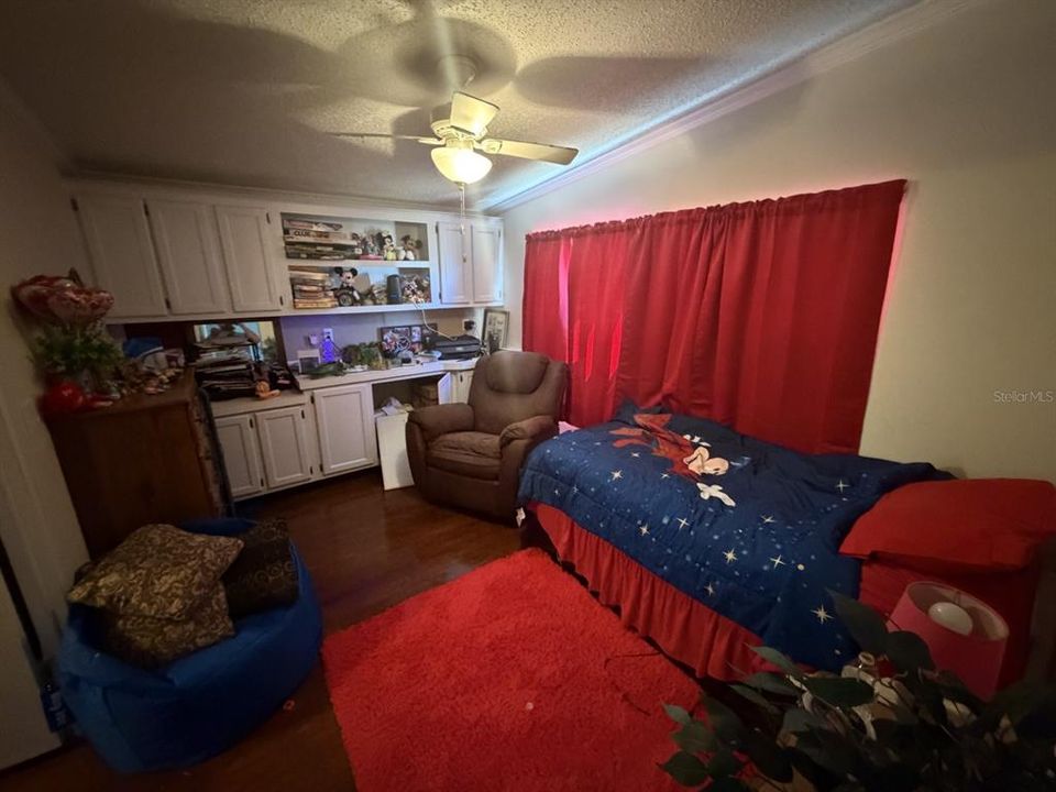 合同活跃: $165,000 (2 贝兹, 2 浴室, 1214 平方英尺)