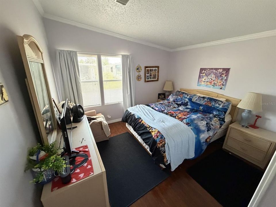 合同活跃: $165,000 (2 贝兹, 2 浴室, 1214 平方英尺)