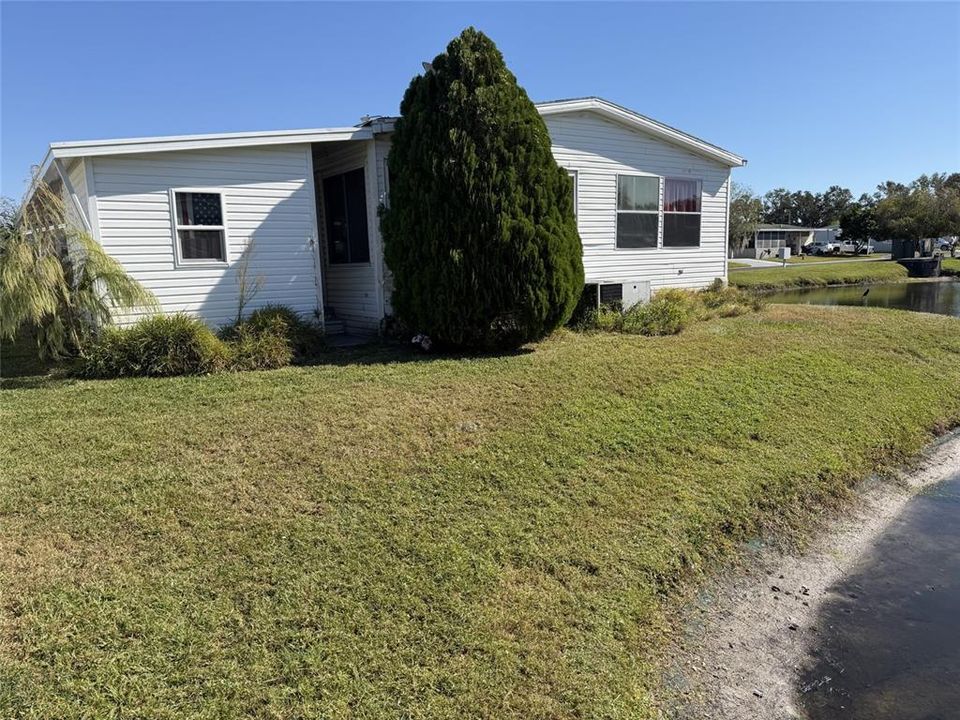 合同活跃: $165,000 (2 贝兹, 2 浴室, 1214 平方英尺)