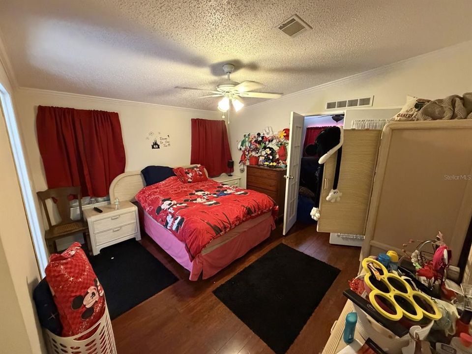 合同活跃: $165,000 (2 贝兹, 2 浴室, 1214 平方英尺)