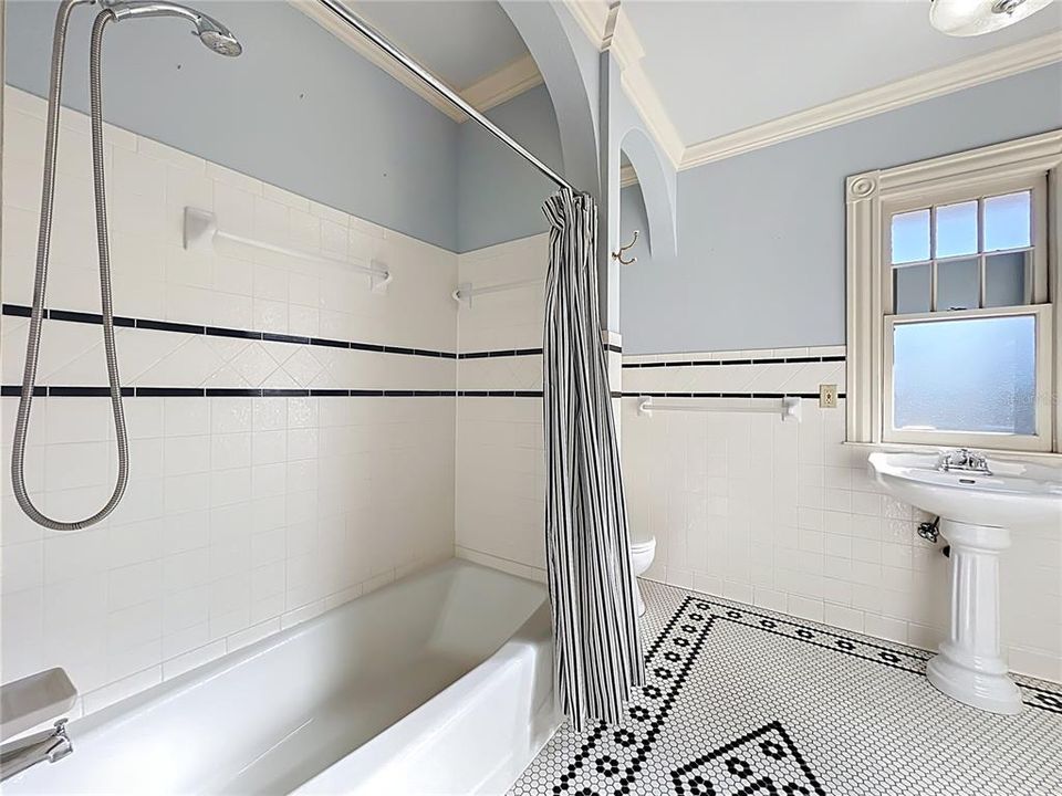 For Sale: $733,000 (4 beds, 3 baths, 2453 Square Feet)