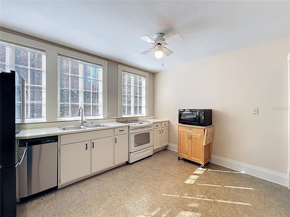 For Sale: $733,000 (4 beds, 3 baths, 2453 Square Feet)