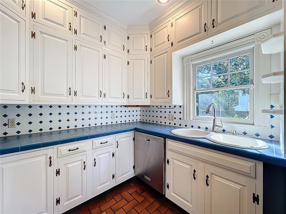 For Sale: $733,000 (4 beds, 3 baths, 2453 Square Feet)