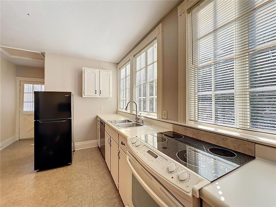 For Sale: $733,000 (4 beds, 3 baths, 2453 Square Feet)