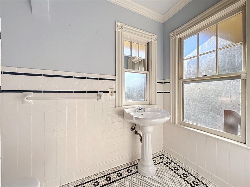 For Sale: $733,000 (4 beds, 3 baths, 2453 Square Feet)