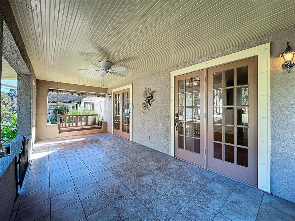 For Sale: $733,000 (4 beds, 3 baths, 2453 Square Feet)