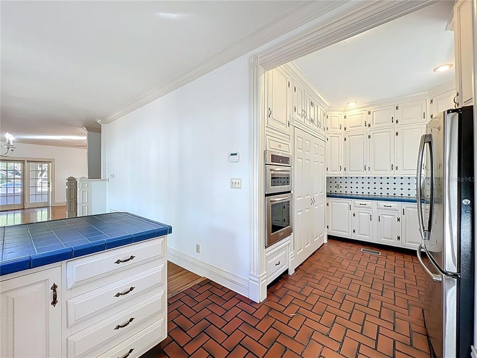 For Sale: $733,000 (4 beds, 3 baths, 2453 Square Feet)