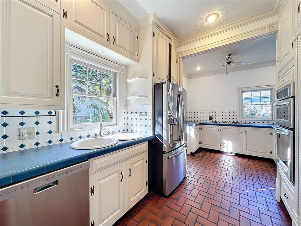 For Sale: $733,000 (4 beds, 3 baths, 2453 Square Feet)