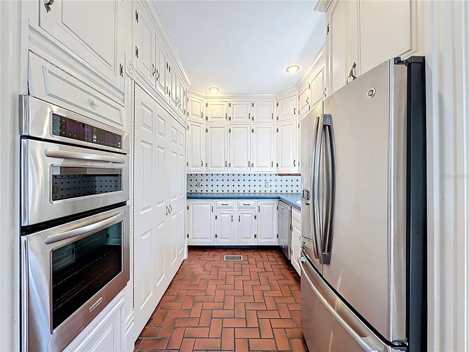 For Sale: $733,000 (4 beds, 3 baths, 2453 Square Feet)