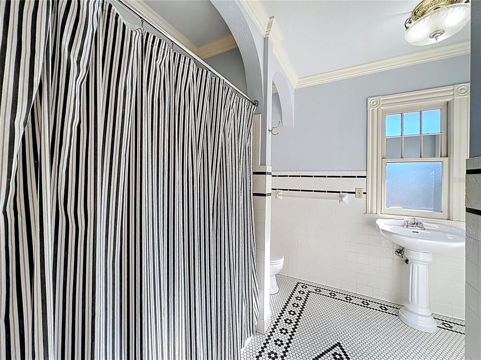 For Sale: $733,000 (4 beds, 3 baths, 2453 Square Feet)