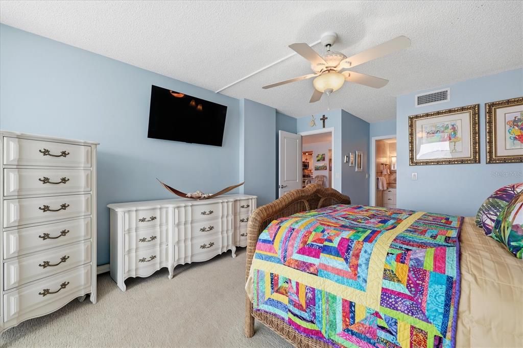 待售: $480,000 (2 贝兹, 2 浴室, 1255 平方英尺)