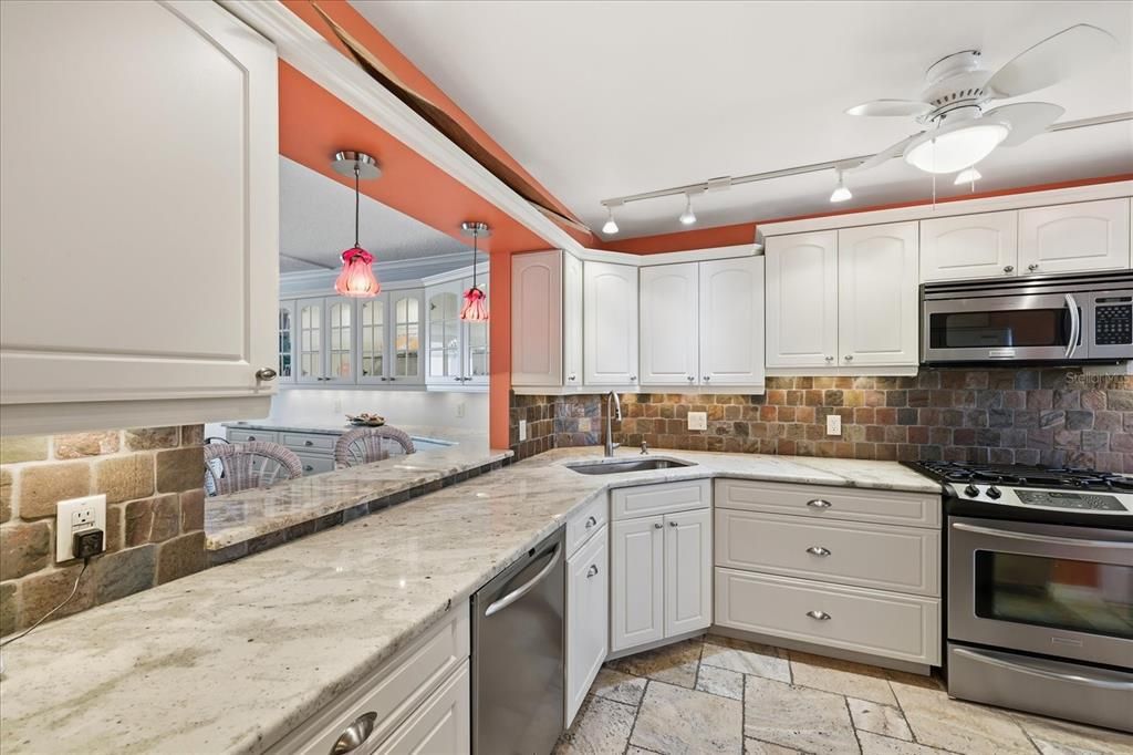 待售: $480,000 (2 贝兹, 2 浴室, 1255 平方英尺)