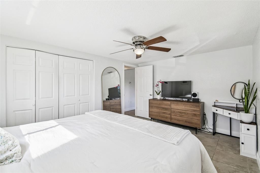 For Sale: $349,900 (3 beds, 2 baths, 1307 Square Feet)