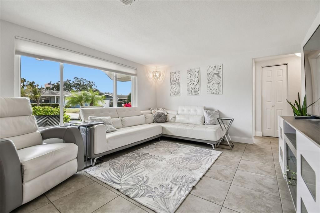 For Sale: $349,900 (3 beds, 2 baths, 1307 Square Feet)