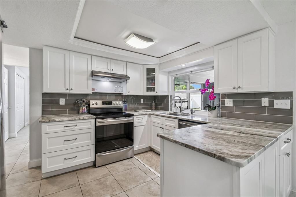 For Sale: $349,900 (3 beds, 2 baths, 1307 Square Feet)