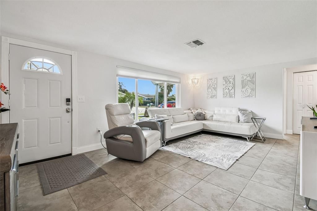 For Sale: $349,900 (3 beds, 2 baths, 1307 Square Feet)