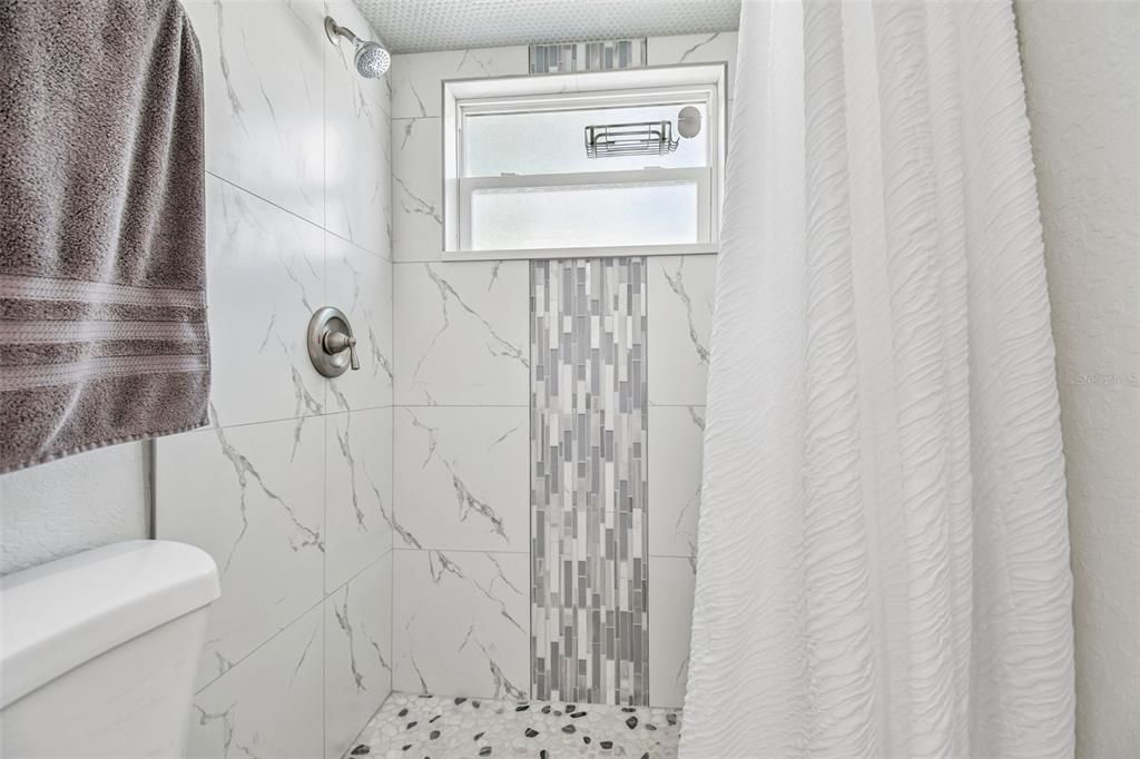 For Sale: $349,900 (3 beds, 2 baths, 1307 Square Feet)