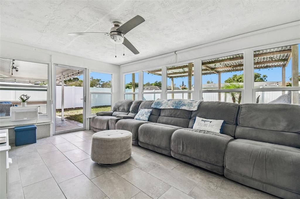 For Sale: $349,900 (3 beds, 2 baths, 1307 Square Feet)