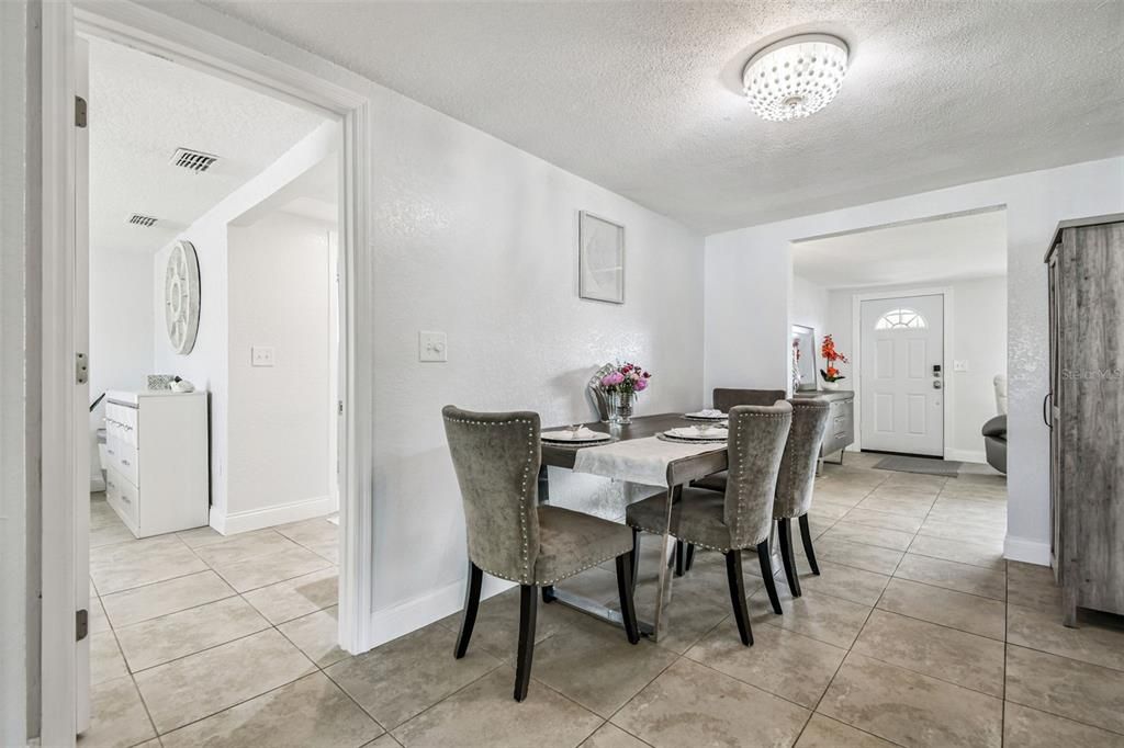 For Sale: $349,900 (3 beds, 2 baths, 1307 Square Feet)