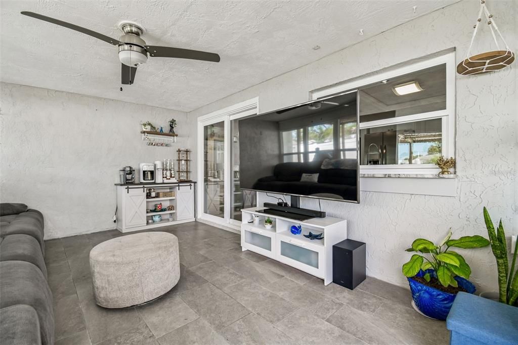 For Sale: $349,900 (3 beds, 2 baths, 1307 Square Feet)