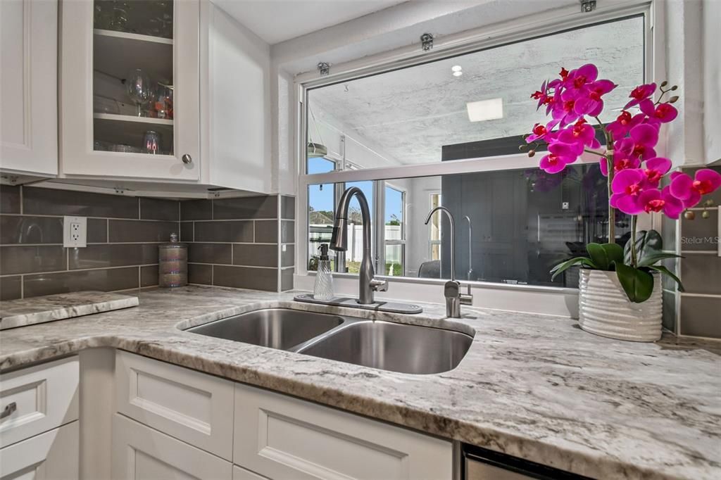 For Sale: $349,900 (3 beds, 2 baths, 1307 Square Feet)