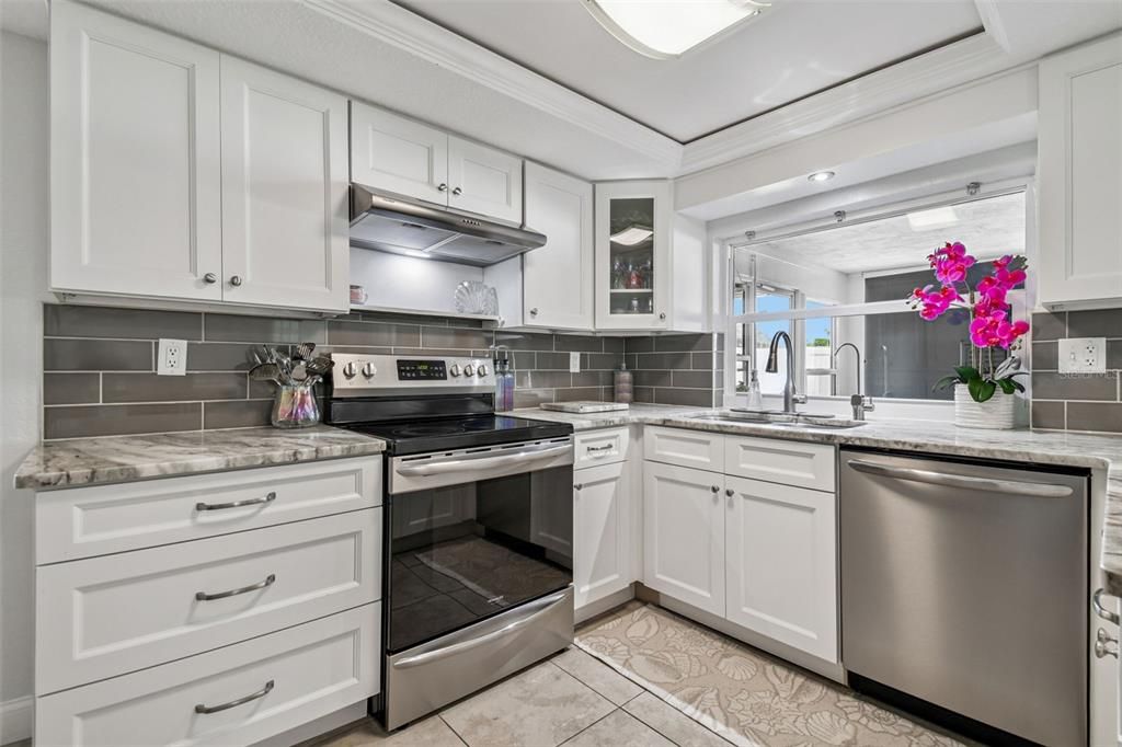 For Sale: $349,900 (3 beds, 2 baths, 1307 Square Feet)