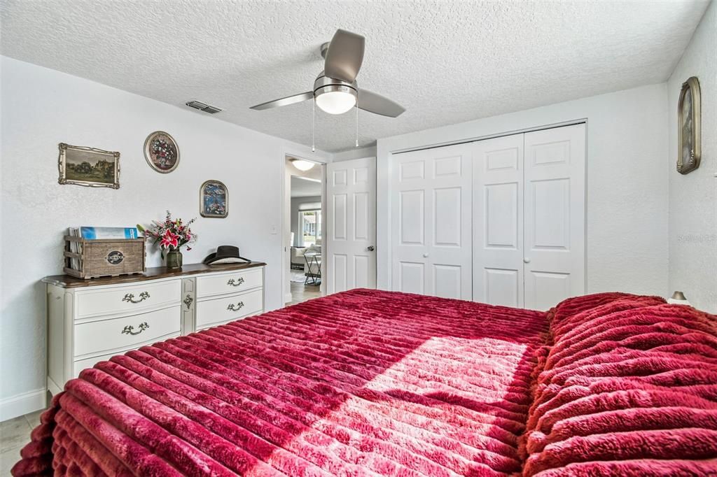 For Sale: $349,900 (3 beds, 2 baths, 1307 Square Feet)