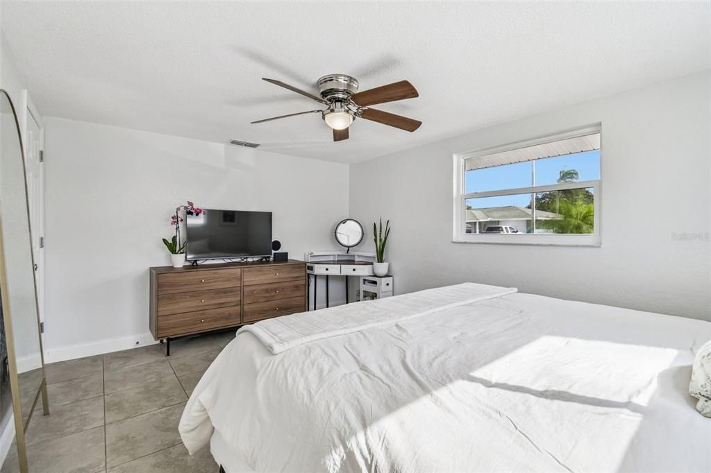 For Sale: $349,900 (3 beds, 2 baths, 1307 Square Feet)