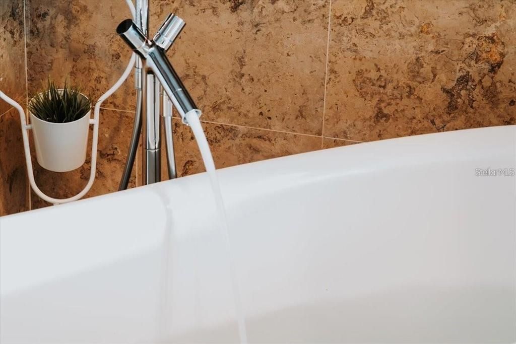 出租: $3,650 (2 贝兹, 2 浴室, 2162 平方英尺)