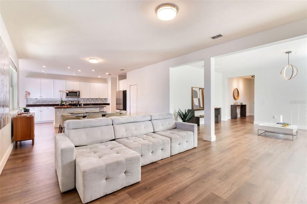 For Sale: $749,000 (3 beds, 3 baths, 2744 Square Feet)