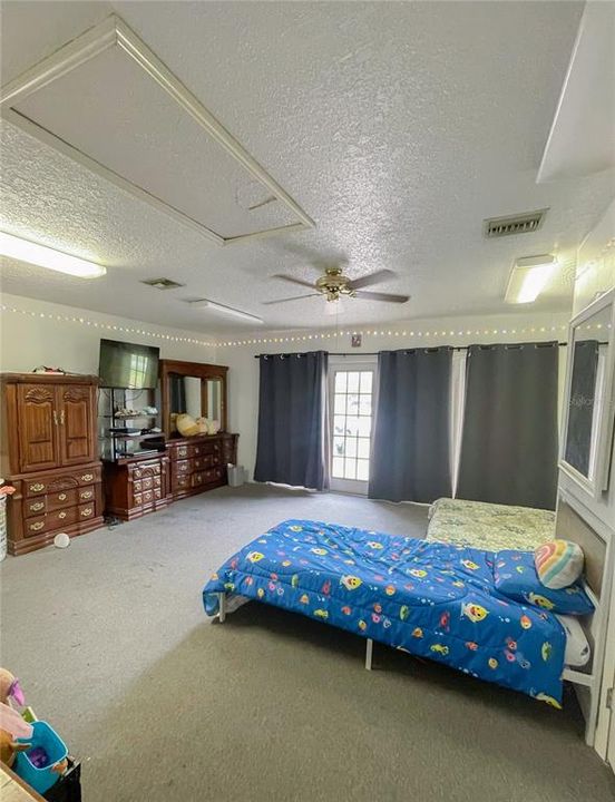 待售: $329,000 (4 贝兹, 2 浴室, 2206 平方英尺)