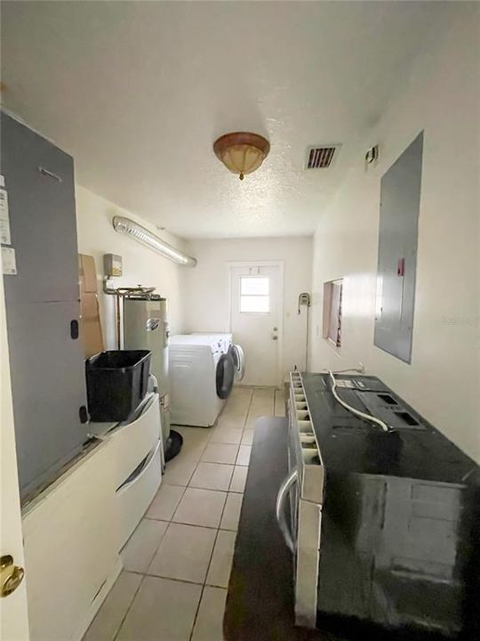 待售: $329,000 (4 贝兹, 2 浴室, 2206 平方英尺)