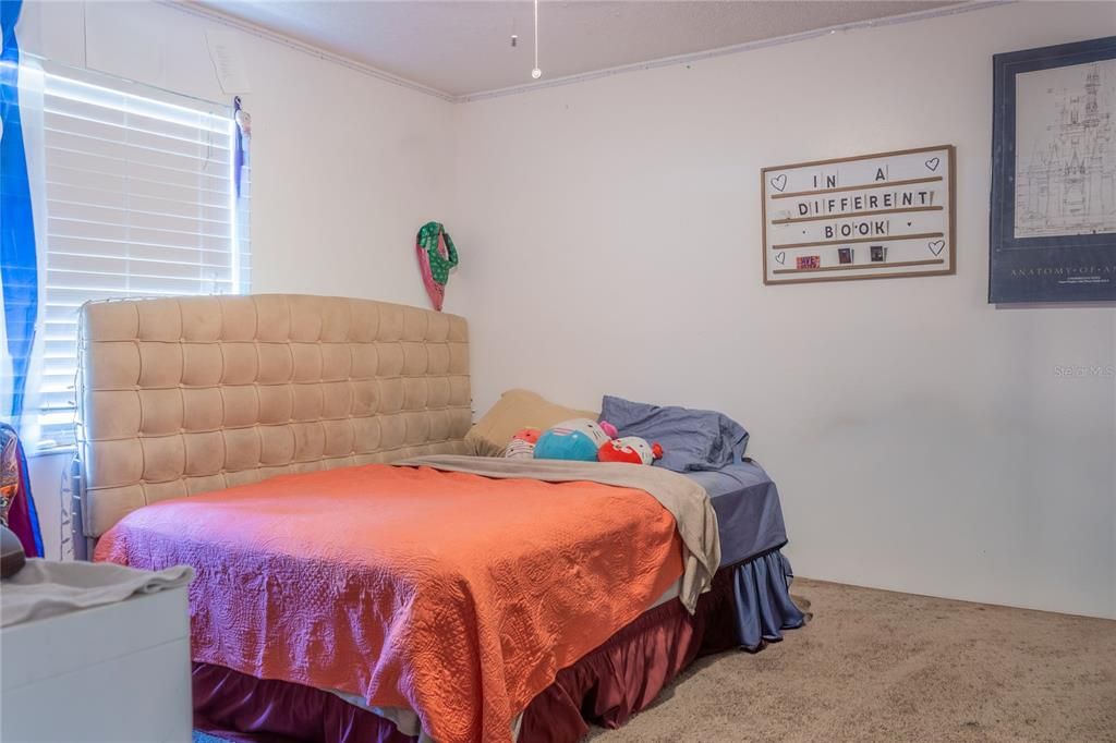 待售: $329,000 (4 贝兹, 2 浴室, 2206 平方英尺)