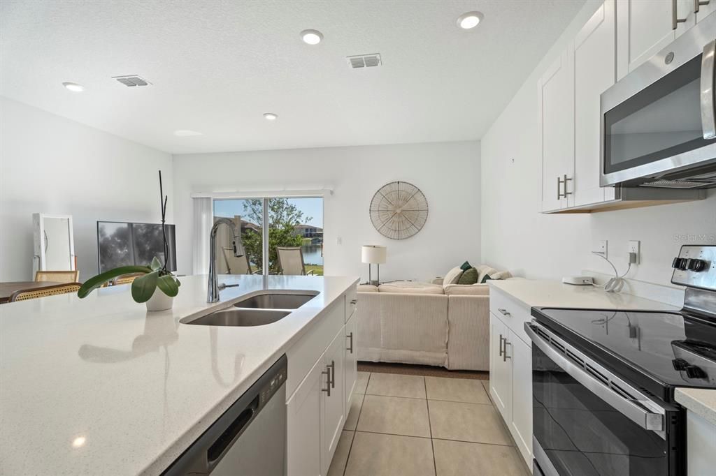 待售: $330,000 (3 贝兹, 2 浴室, 1365 平方英尺)