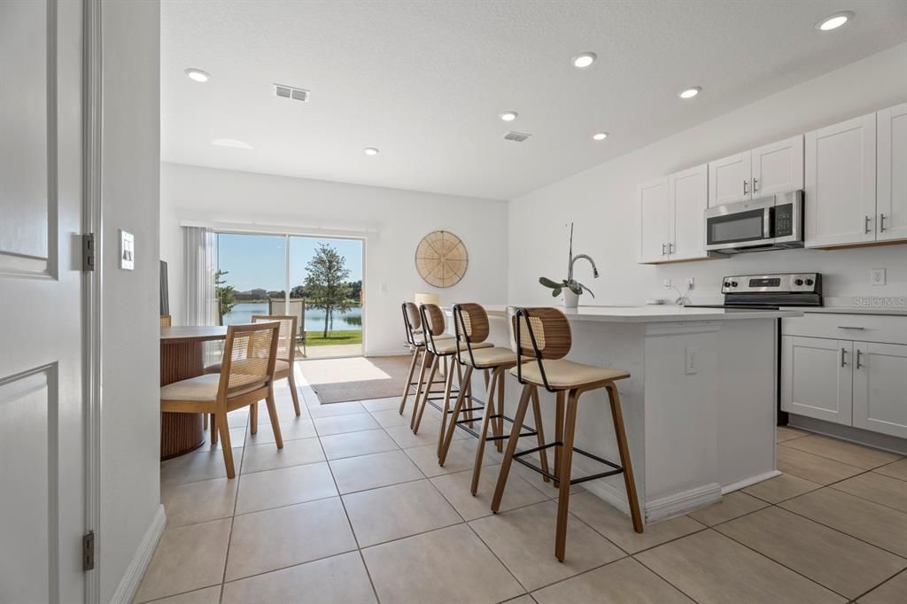 待售: $330,000 (3 贝兹, 2 浴室, 1365 平方英尺)