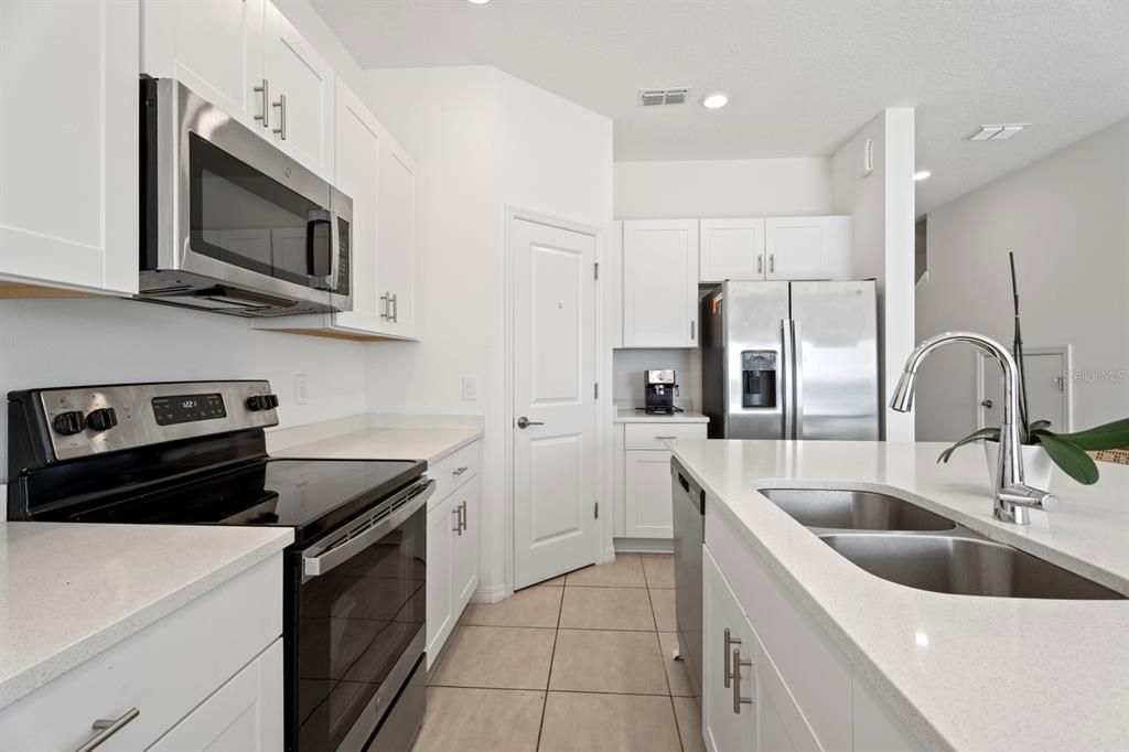 待售: $330,000 (3 贝兹, 2 浴室, 1365 平方英尺)