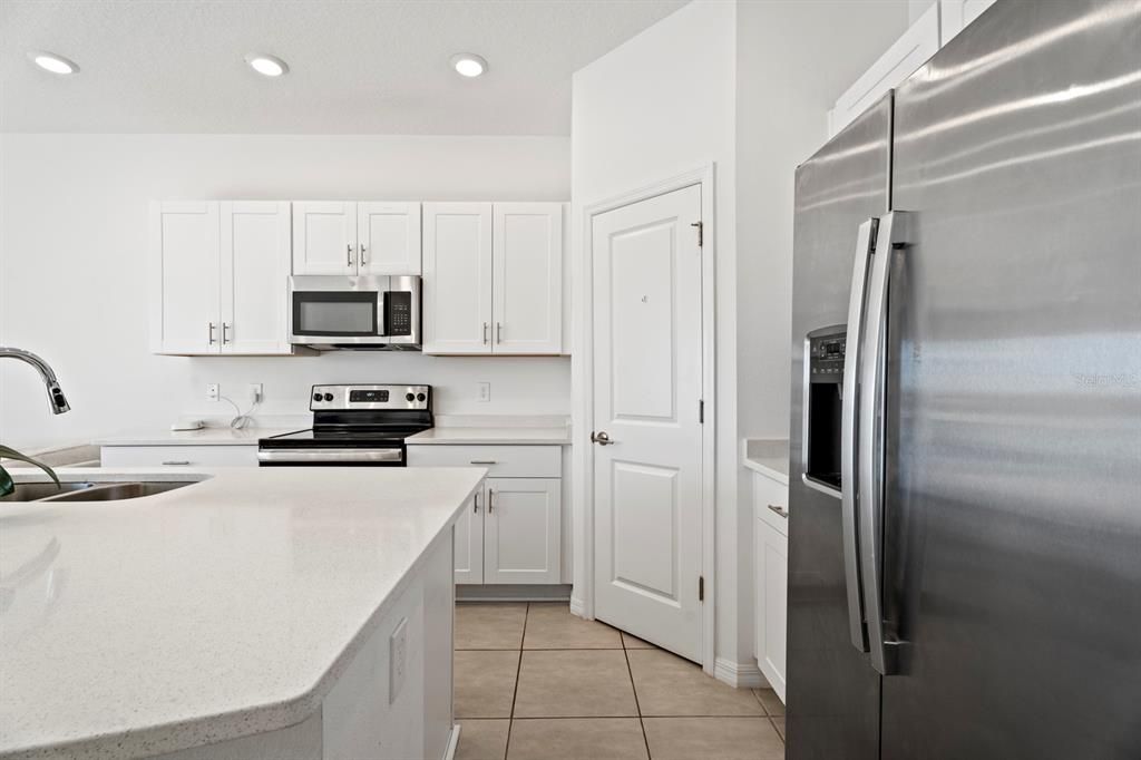 待售: $330,000 (3 贝兹, 2 浴室, 1365 平方英尺)