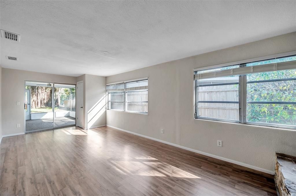 For Rent: $2,800 (3 beds, 2 baths, 1545 Square Feet)