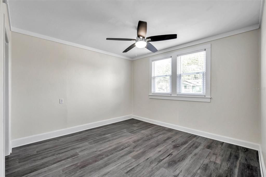 Active With Contract: $1,700 (1 beds, 1 baths, 672 Square Feet)